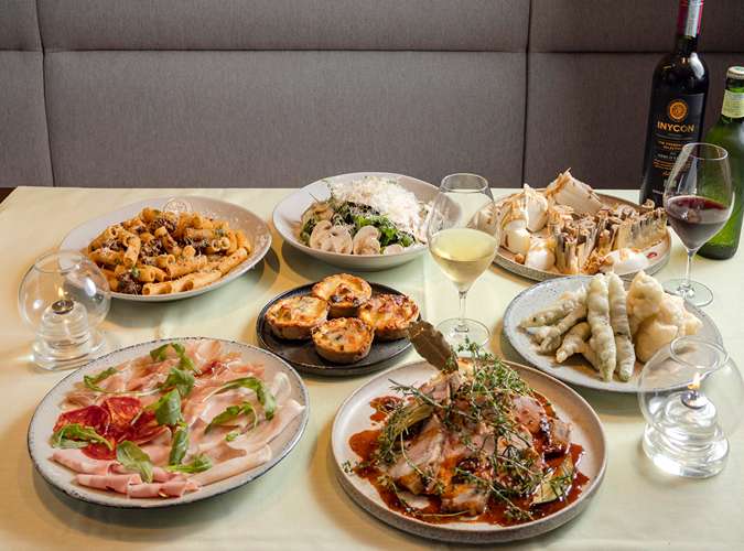 2時間飲み放題付 貸切予約【32~60名様用(着席時45名様迄)】ビュッフェプラン①