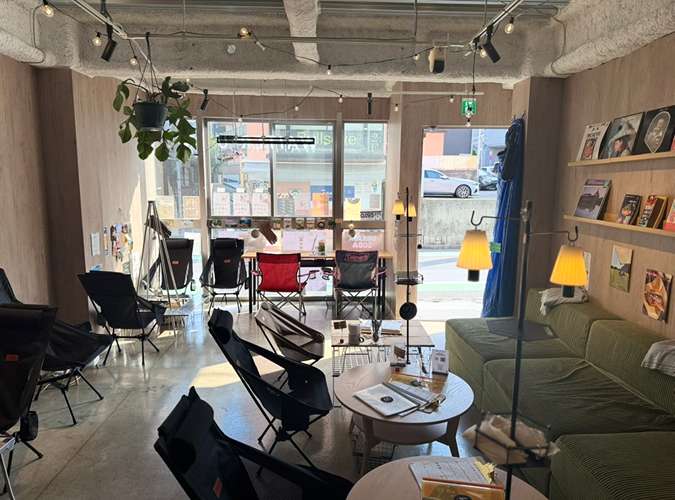 THE CAMPING LOUNGE WAITER-U