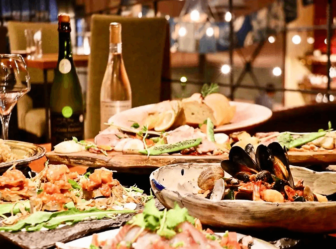 【ビュッフェプラン】牛肉のハラミ、マッシュルームとチーズのサラダetc.. 全11品、飲み放題付き