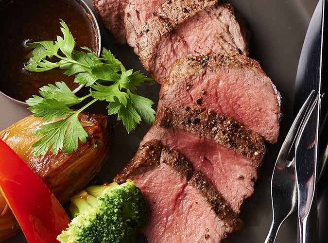 【立食におすすめ】ヘルシーな赤身肉 ブラックアンガス牛リブロースをステーキで ♪