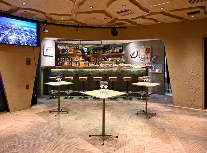 Dining & Music BAR 音STAGE