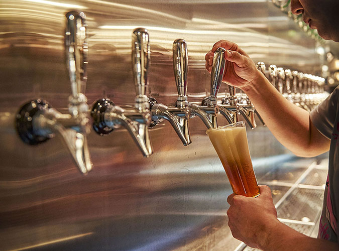 忘年会 新橋 貸切で人気のOttotto BREWERY 浜松町店のブルワリー空間
