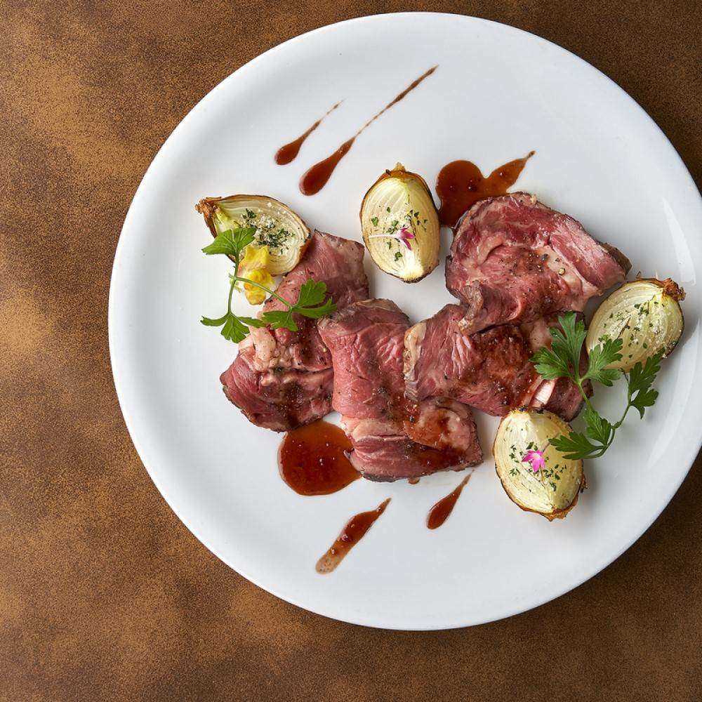 メインは自家製ローストビーフ！自家製ソーセージフ、ィッシュローストなどを楽しめる満足プラン