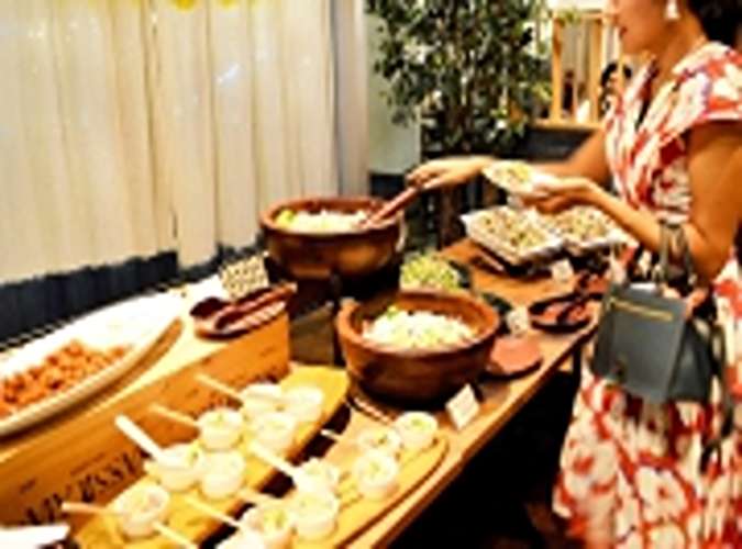 【リゾートウェディング】ナシゴレンやパッタイなど、こだわりの10品