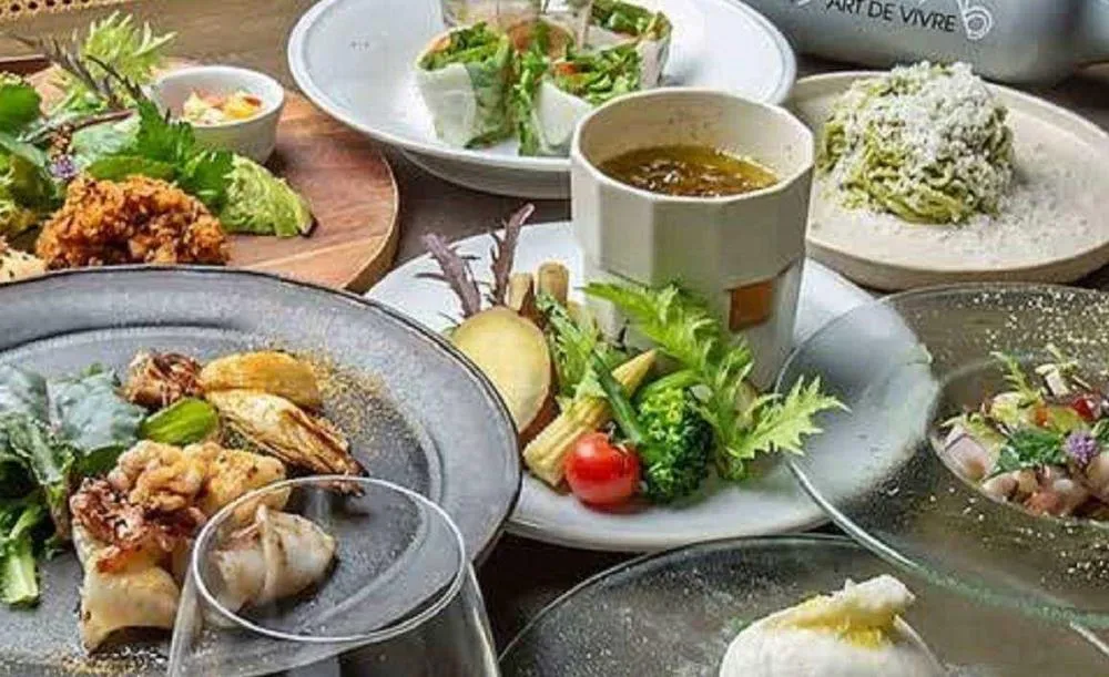 ≪ビュッフェ≫仔羊もも肉のロースト、デザート2種盛りに＋彩りフルーツの盛り合わせetc... 全12品＋飲み放題付き