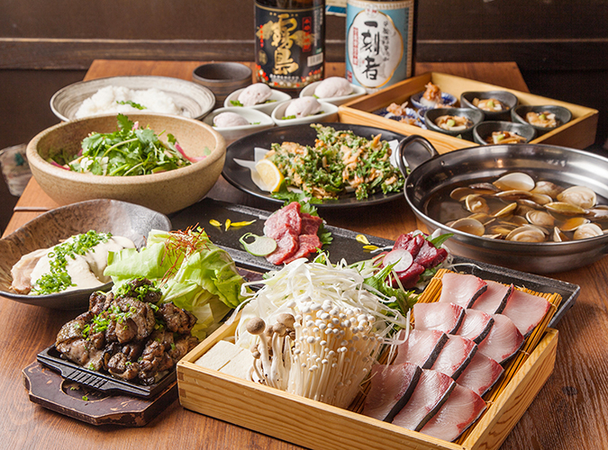 選べるメイン7種の鍋、胡麻ぶり、和牛の赤身など全9品『2Ｈ飲み放題付』5000円（税込）