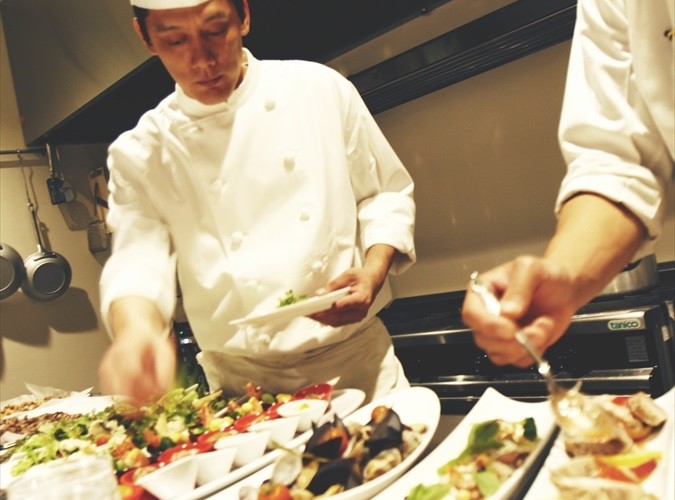 【季節の貸し切り宴会プラン】　季節を感じる大皿料理コース　全７品　飲み放題付