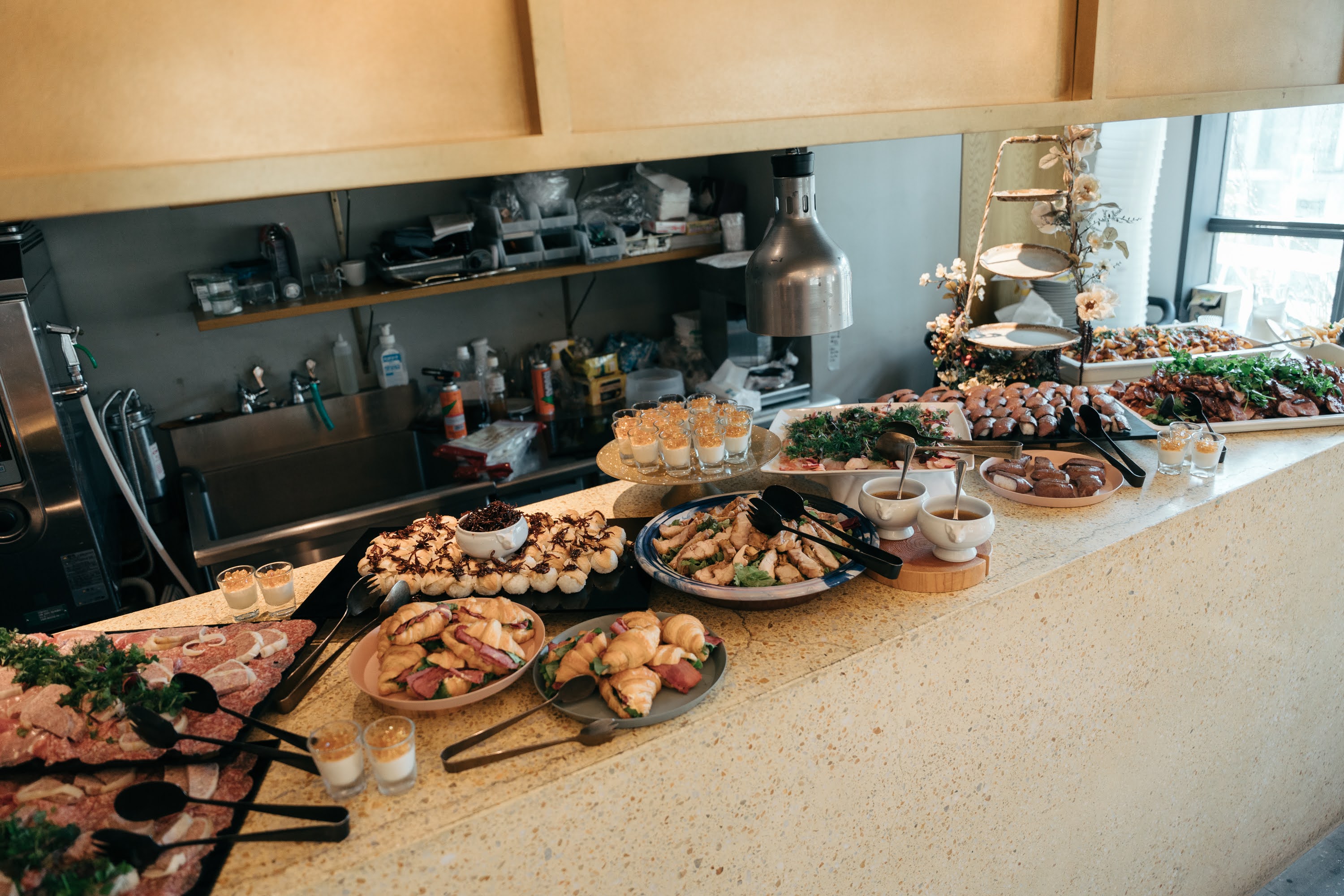 【2H飲み放題付き】貸切プレミアムプラン <ブッフェ全10品> 7,700円