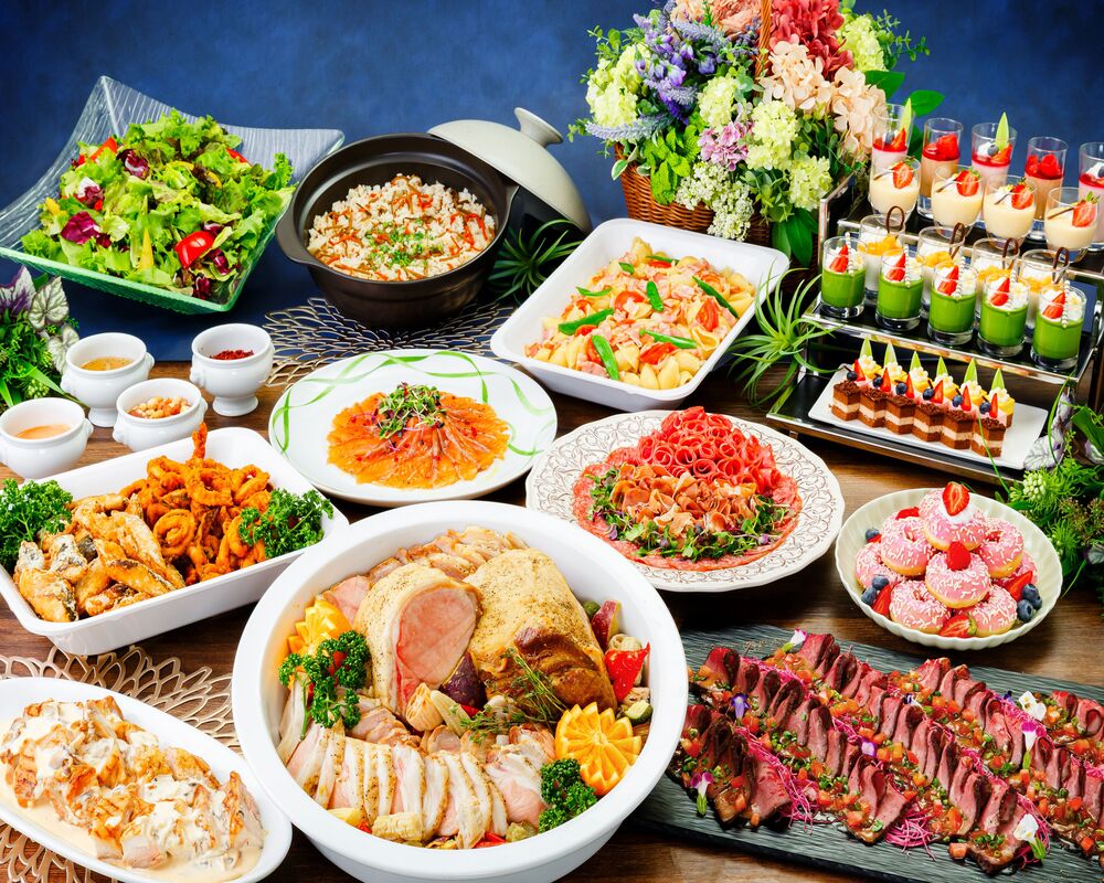 【忘年会】豪華料理プレミアムコース＋生ビール含む90種類飲み放題｜会場費・映像音響設備費込み