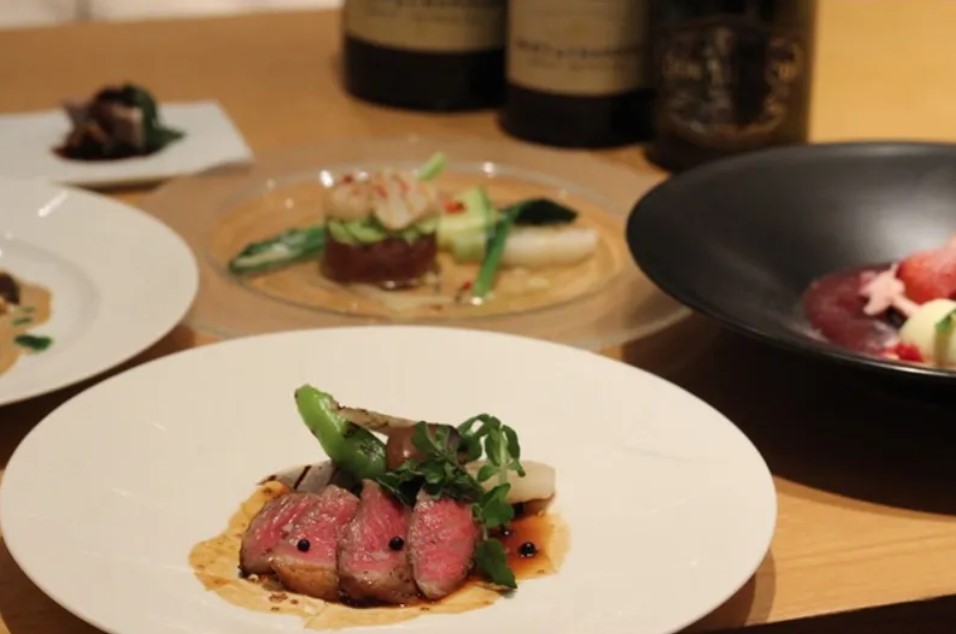 【少人数でも可能です!!おひとり様ずつコースでご提供】全8品＋150分の飲み放題も付いた贅沢プラン