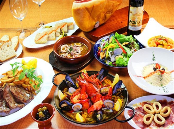 【ボリューム×コスパ◎】豊富な品数　Unico名物超特大パエリア、デザート付　お料理13品＋フリードリンク2時間