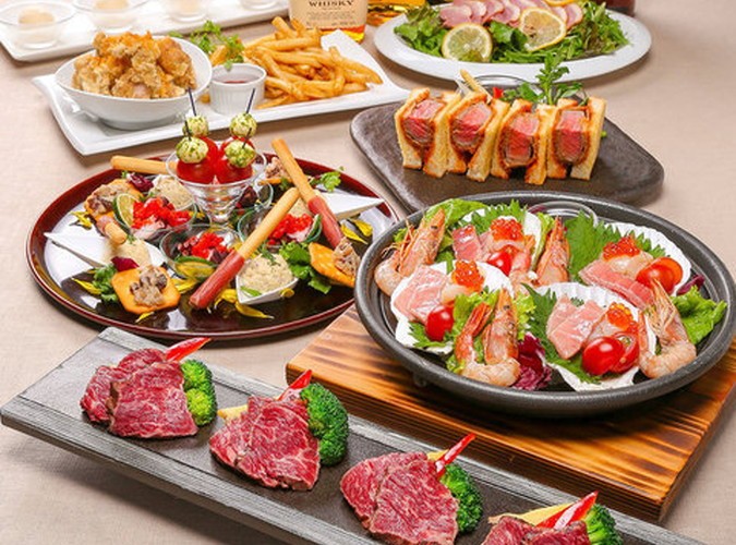 【広々とした空間でゆったりとした1.5次会を♪】お一人様9,000円で司会・ヘアメイク・装花付