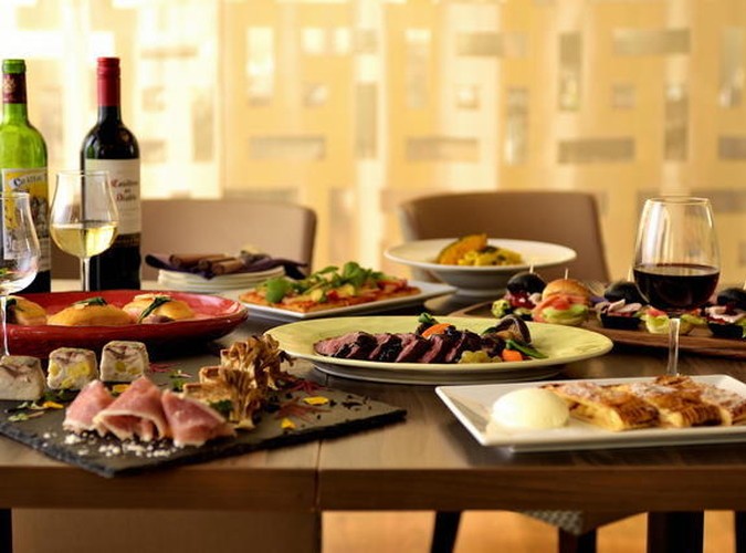 【豪華13品ビュッフェメニュー】2時間飲み放題　フルーツ盛り、デザート盛り合わせがついてくる