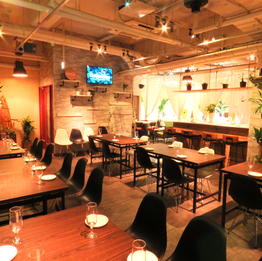 三宮の貸切パーティー会場 dining restaurant Helianthas の店内