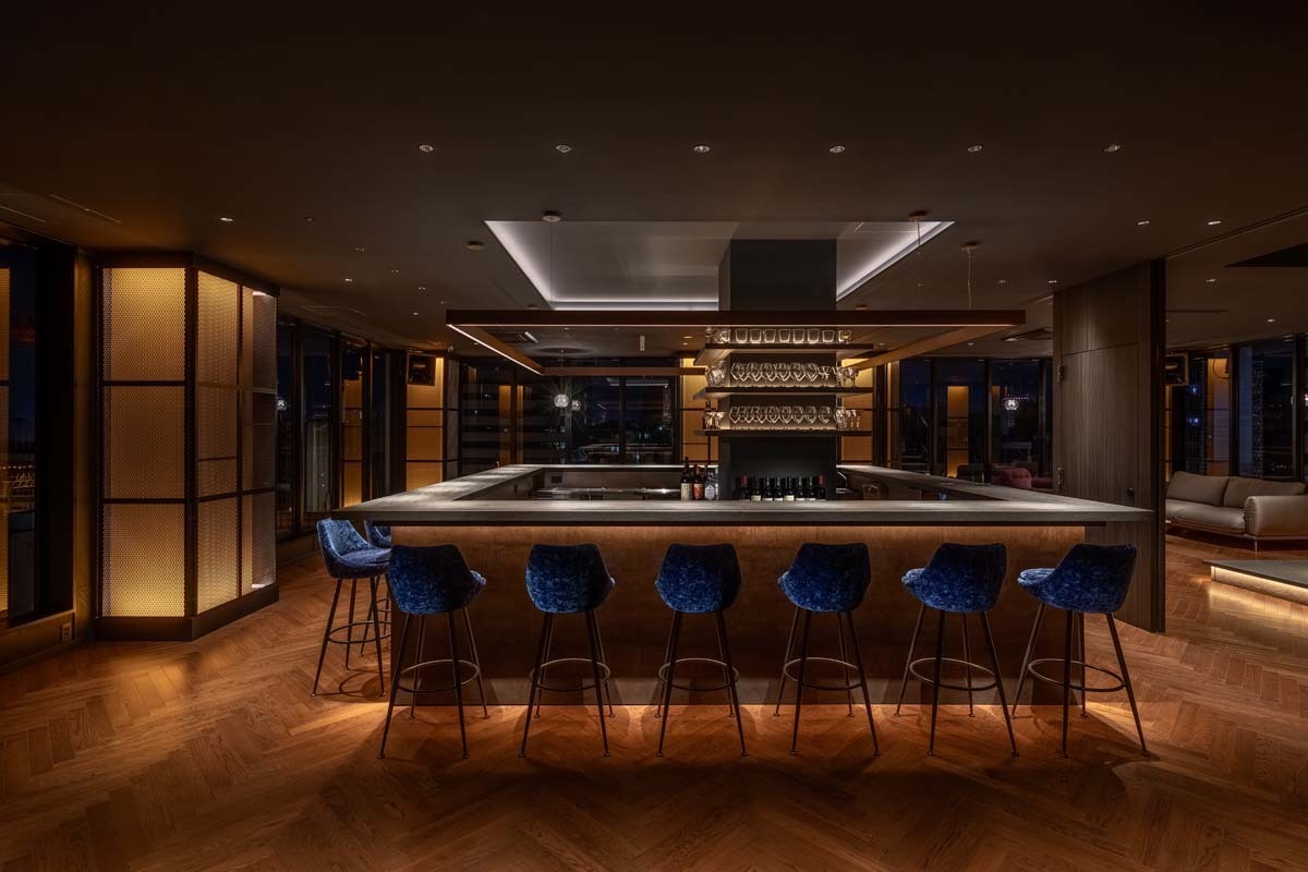 THE  LIVELR BAR