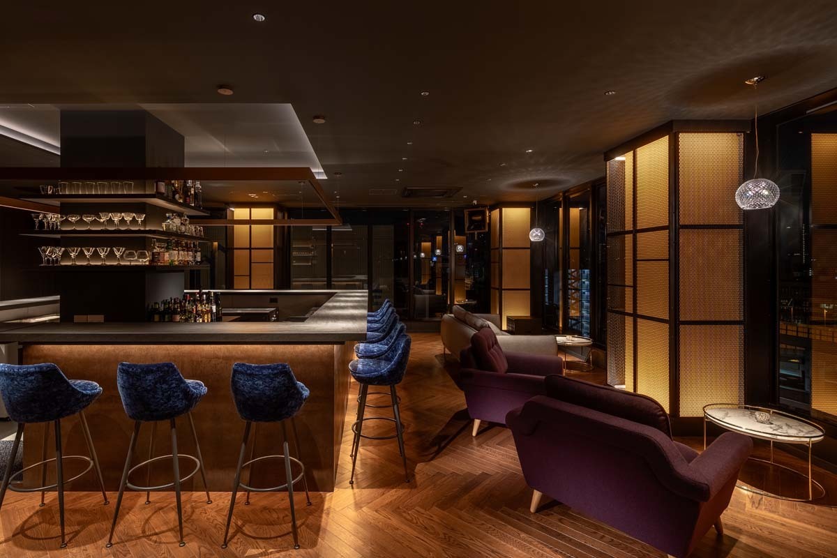 THE  LIVELR BAR