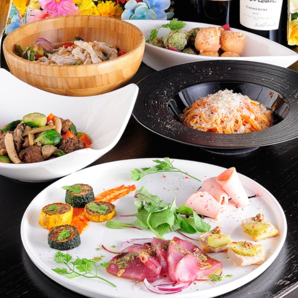 【特典1つ＆選べるオプション付き♪】お料理7品＋乾杯用ドリンク＆90種類以上飲み放題