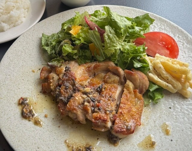 豪華8品♪キノコのレモンクリームパスタ、鶏肉の漁師風煮込みなど＋シェフ手作りのデザート&飲み放題付き