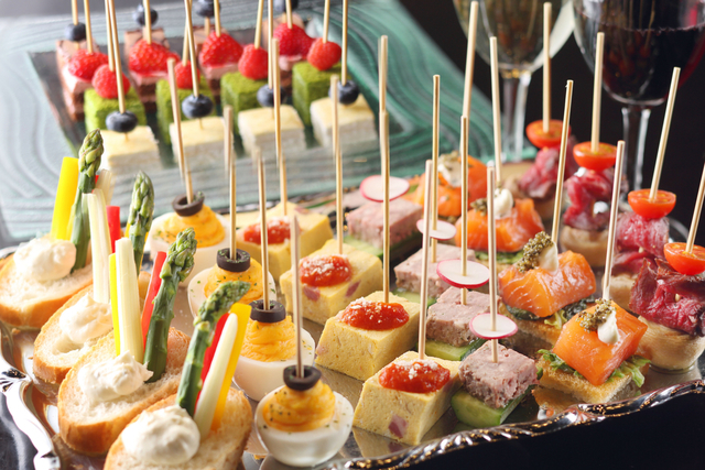 【プレミアムビュッフェ料理15品＋飲み放題2時間付き】会場貸切10,000円プラン（会場利用3時間）