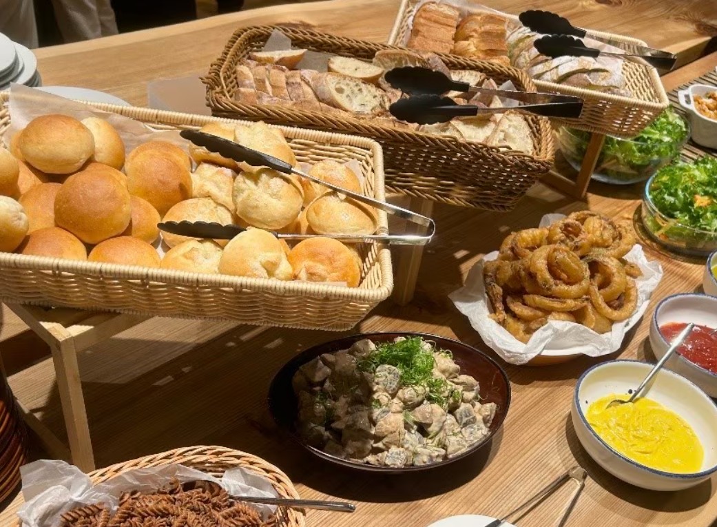 【デザート2種♪】国産牛のローストビーフ、MUJI特製トマトパスタetc.. 全10品＋飲み放題付♪